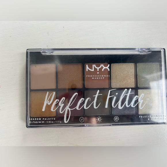 NYX eyeshadow palette - Picture 2 of 2